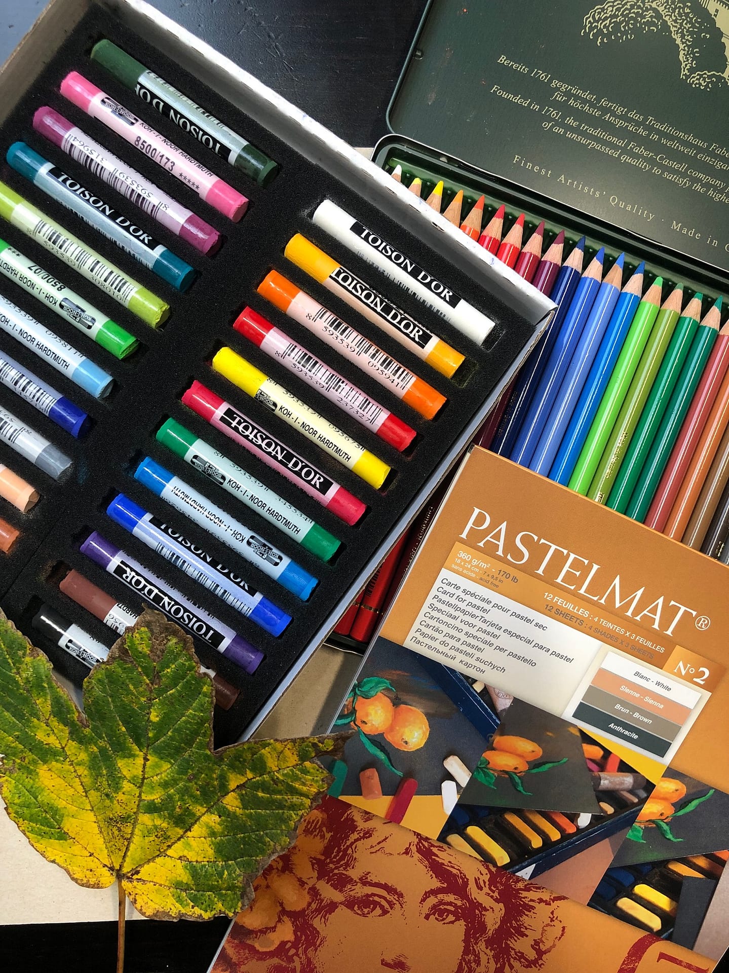 Supplies for the mindful leaf drawing exercise