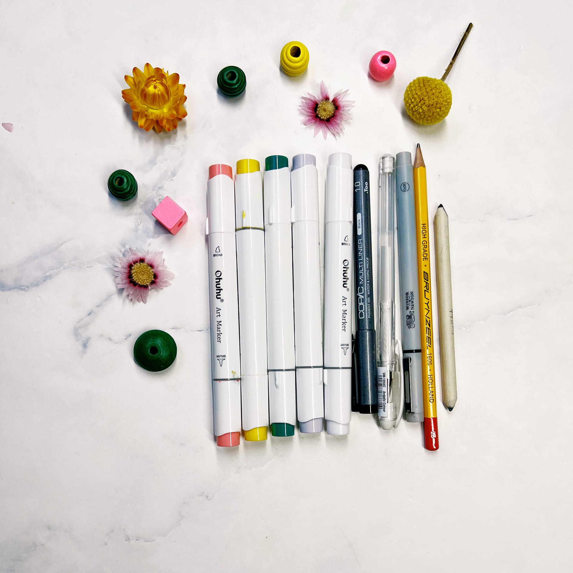Supplies for the mindful spiral circle exercise